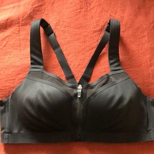 Victoria’s Secret Incredible Knockout Sports Bra Zip Front